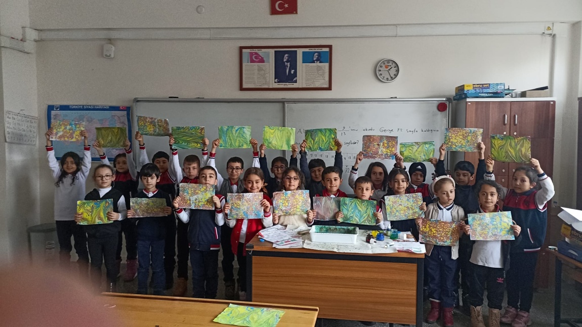 2. Sınıf Öğrencilerimiz Ebru Sanatı ile Tanıştı.